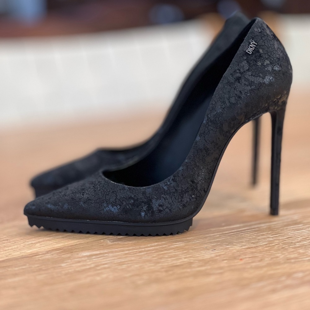 Dkny  Carisa Pointed Toe Pump, size 6.5 , NEW. - Picture 5 of 5
